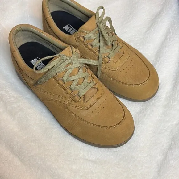 DREW Tan Sneakers Suede Minimalist Design