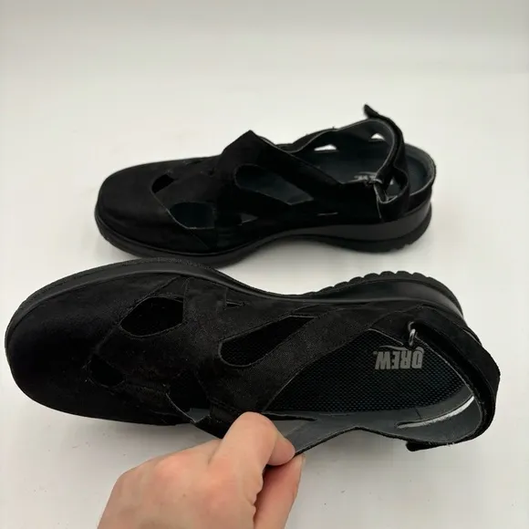 Drew Women’s 9WW Black Leather Strappy Smiles Sandals Flats