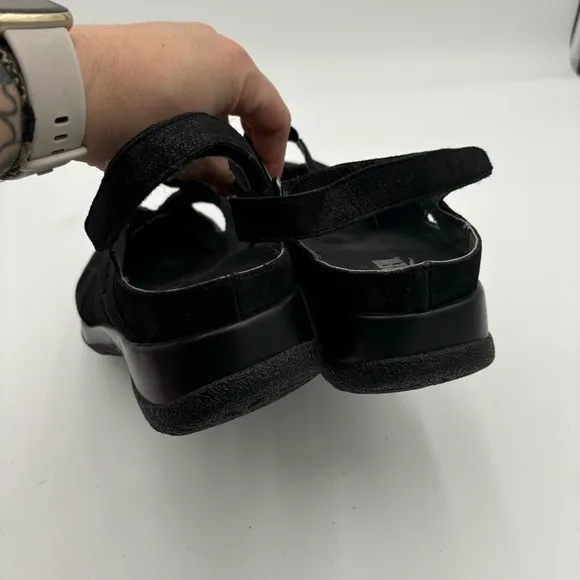 Drew Women’s 9WW Black Leather Strappy Smiles Sandals Flats