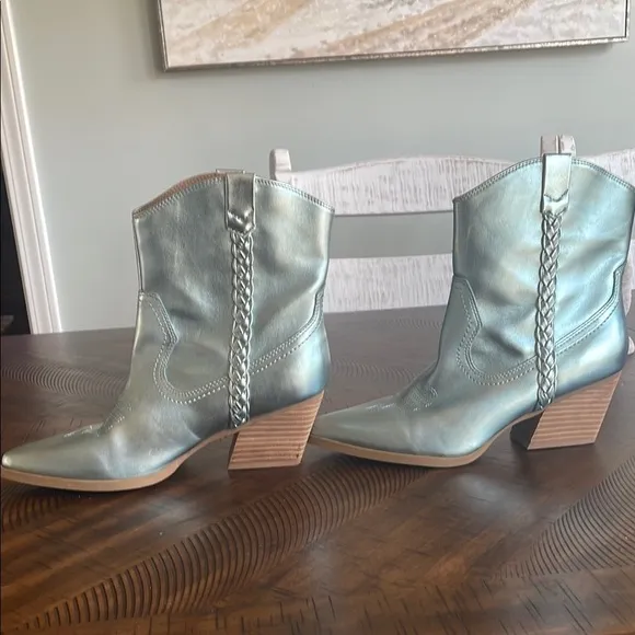 DV by Dolce Vita Green Ankle Boots with Pointed Toe and Chunky Heel