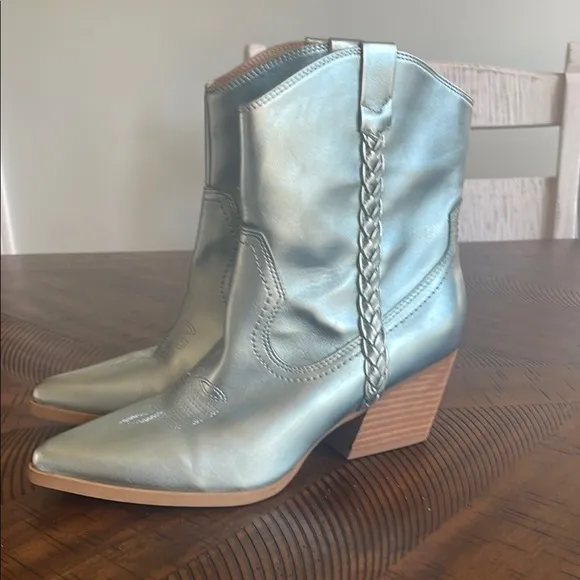 DV by Dolce Vita Green Ankle Boots with Pointed Toe and Chunky Heel