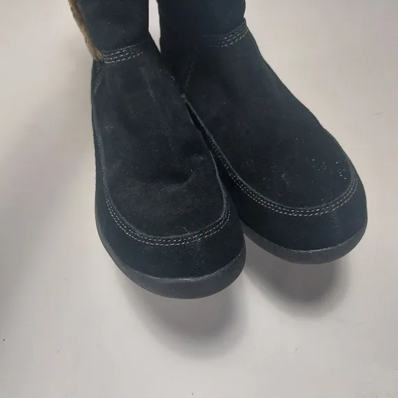 Easy Spirit Black with Tan Faux Fur