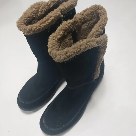 Easy Spirit Black with Tan Faux Fur