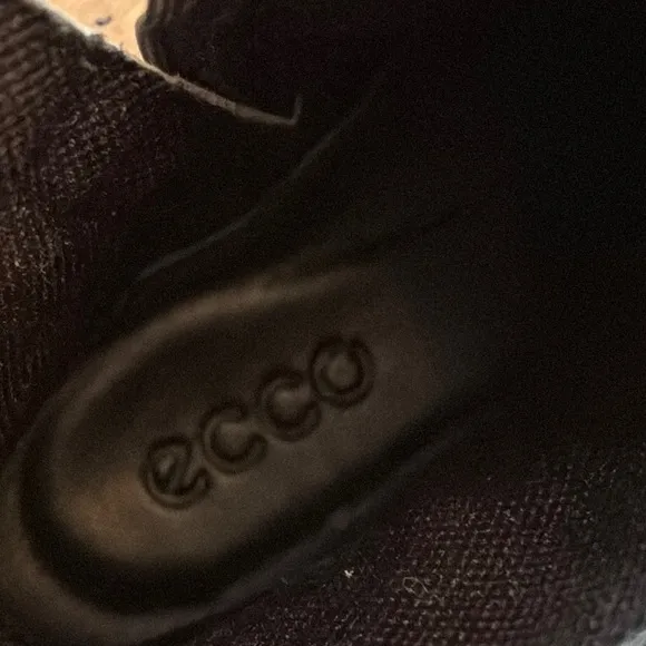 Ecco Women’s Black Leather Moto Boots Size 4-4.5 35 with Buckle Detail Mid Calf