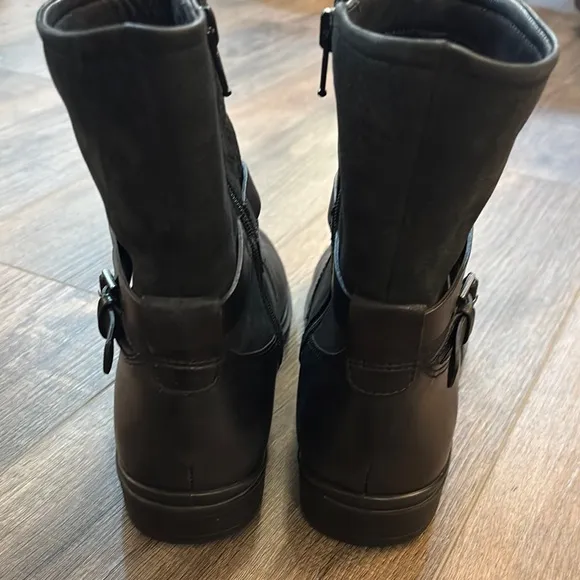 Ecco Women’s Black Leather Moto Boots Size 4-4.5 35 with Buckle Detail Mid Calf