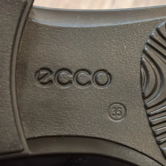 Ecco Women’s Black Leather Moto Boots Size 4-4.5 35 with Buckle Detail Mid Calf