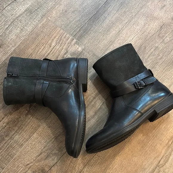 Ecco Women’s Black Leather Moto Boots Size 4-4.5 35 with Buckle Detail Mid Calf