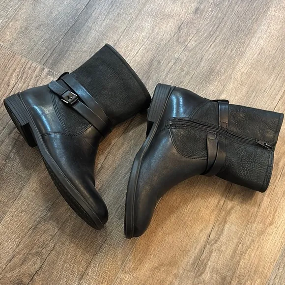 Ecco Women’s Black Leather Moto Boots Size 4-4.5 35 with Buckle Detail Mid Calf