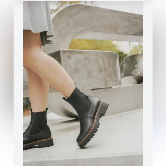 EDELMANLaguna Chelsea boots black size 7.5 gently used$205