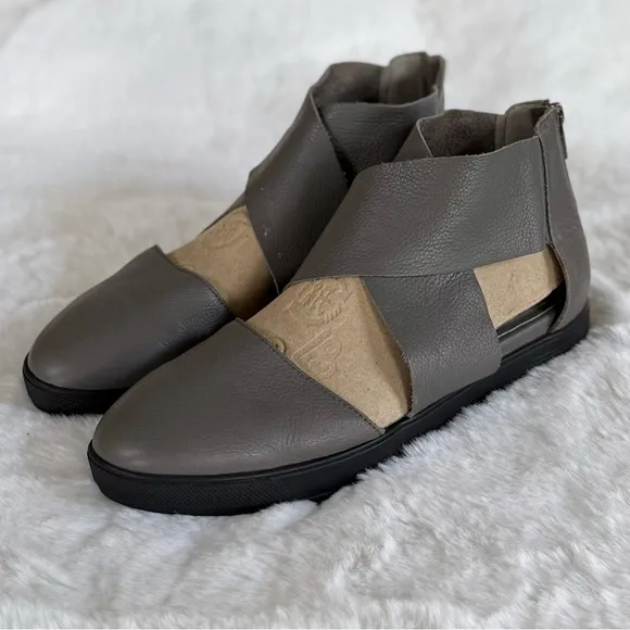 EILEEN FISHER 11 Carver Tumbled Leather Crisscross Strap Sneaker Sandals • Storm