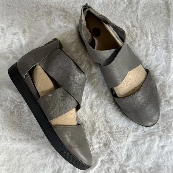 EILEEN FISHER 11 Carver Tumbled Leather Crisscross Strap Sneaker Sandals • Storm