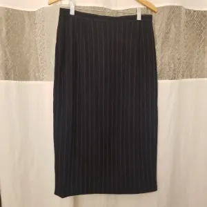 Emanuel Ungaro Paris parallèle Wool-Blend Pinstripe Midi Skirt, Navy, NWOT