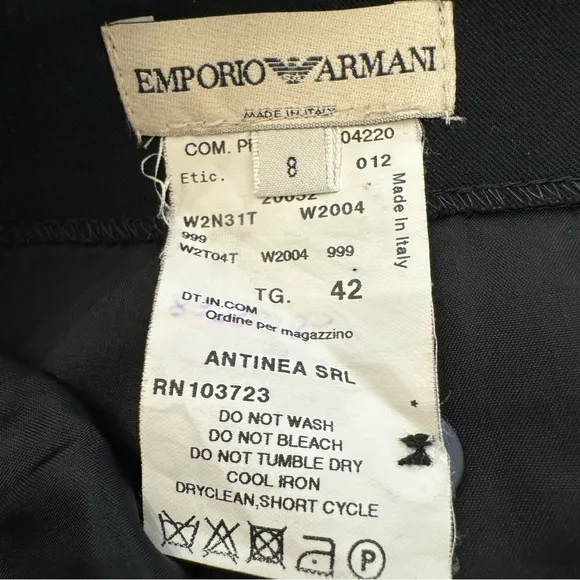 Emporio Armani Sz 8. Beautiful black lightweight wool suiting skirt.