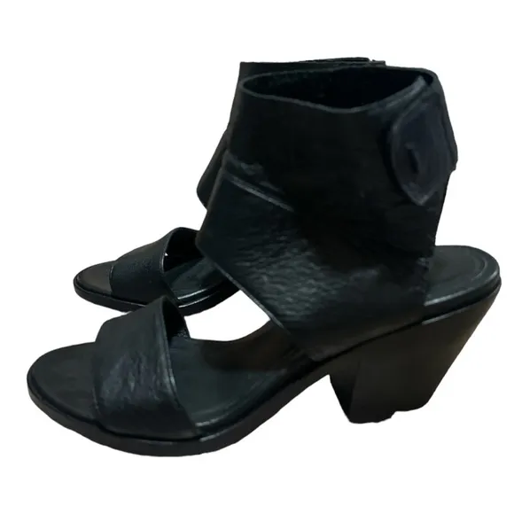 EUC - Eileen Fisher Arts Ankle Cuff Black Italian Leather Sandals - size 6