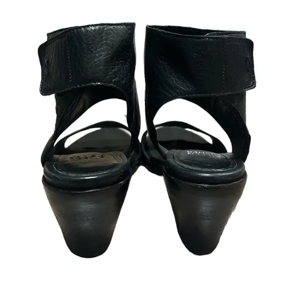 EUC - Eileen Fisher Arts Ankle Cuff Black Italian Leather Sandals - size 6