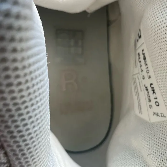EUC - On Men's The Roger Clubhouse Mid 2 Sneakers Size:10.5