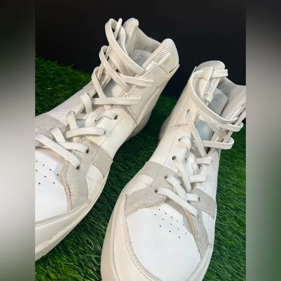 EUC - On Men's The Roger Clubhouse Mid 2 Sneakers Size:10.5