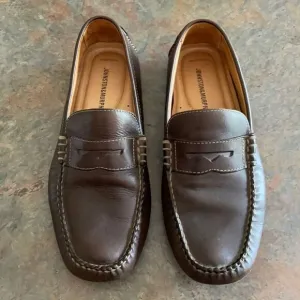 EUC Johnston &amp; Murphy Sheepskin Brown Loafers