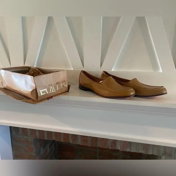 Evan’s New In Box size 12 Mens Narrow Genuine Soft Leather Maple Driving Loafers