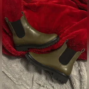 Everlane Chelsea Boots The Lug Womens 10 Olive Beech Leather Ankle Chunky
