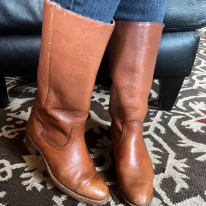 Excellent vintage condition Frye boots style 2595