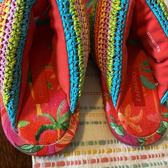 Farm Rio Toucans Crochet Puffy Flip Flop Size 6