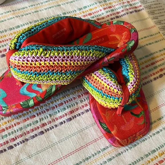 Farm Rio Toucans Crochet Puffy Flip Flop Size 6