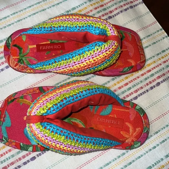 Farm Rio Toucans Crochet Puffy Flip Flop Size 6