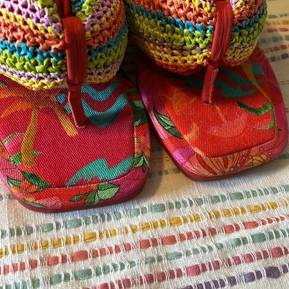 Farm Rio Toucans Crochet Puffy Flip Flop Size 6