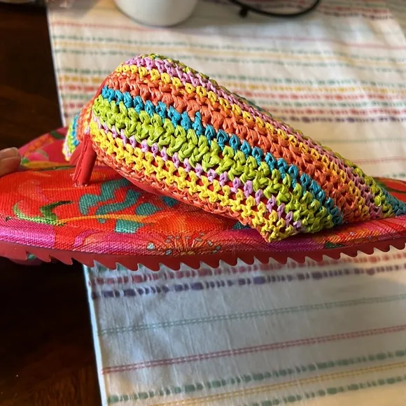 Farm Rio Toucans Crochet Puffy Flip Flop Size 6
