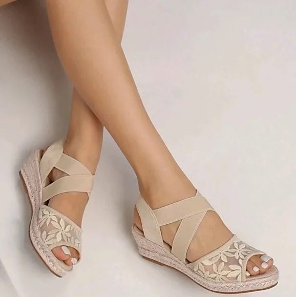 Fashionable Beach Style Apricot Flower Accent Platform Wedge Sandals For Women