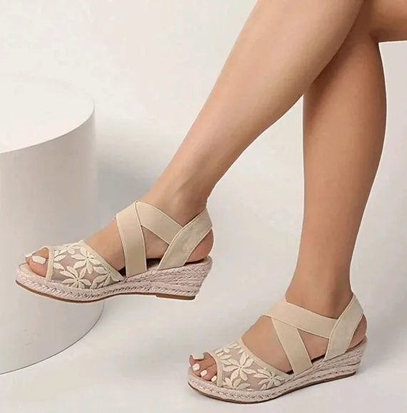 Fashionable Beach Style Apricot Flower Accent Platform Wedge Sandals For Women