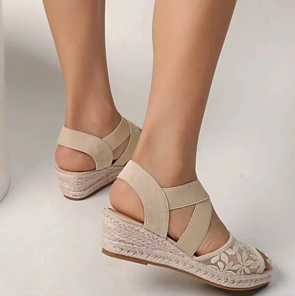 Fashionable Beach Style Apricot Flower Accent Platform Wedge Sandals For Women