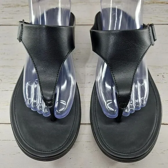 FitFlop Sandals Womens 9 Vera Thong Black Faux Leather Casual Toe‎ Post X49-090