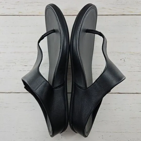 FitFlop Sandals Womens 9 Vera Thong Black Faux Leather Casual Toe‎ Post X49-090