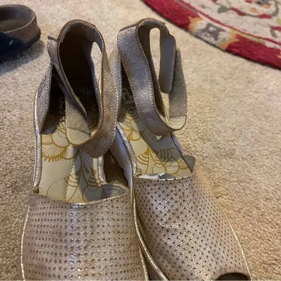 Fly London Yake Metallic Leather Wedge Sandals Women's Size 8.5 or 40EU