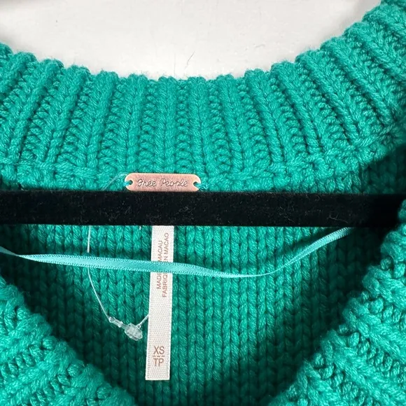FREE PEOPLE Alli V Neck Oversized Sweater Green