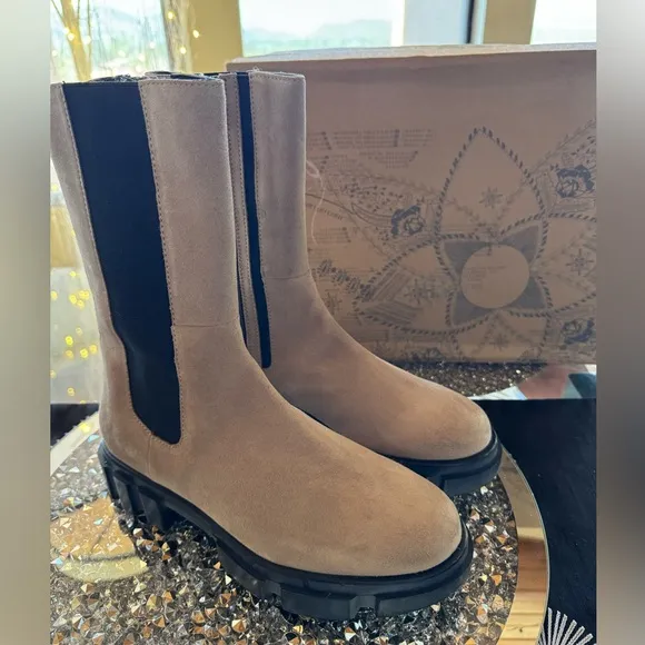 Free People Chelsea Boot, SZ 39, New With Box