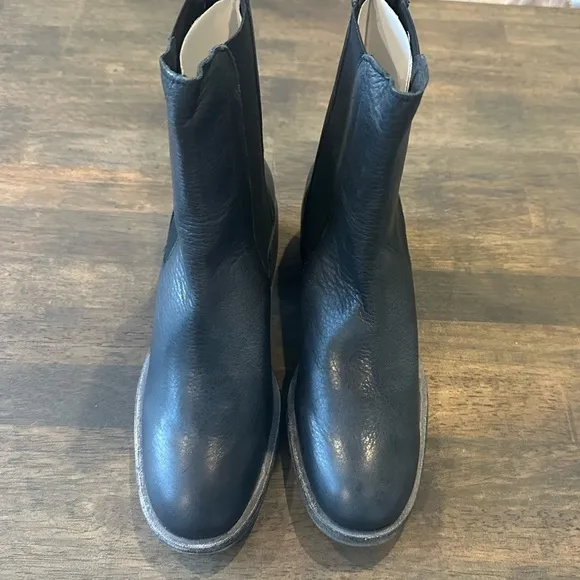 Free People Essential Chelsea Boot Metallic Black Size 39.5