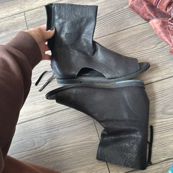 Free People for Women: Ridge Runner Black Bandals size 38 sandal/boot