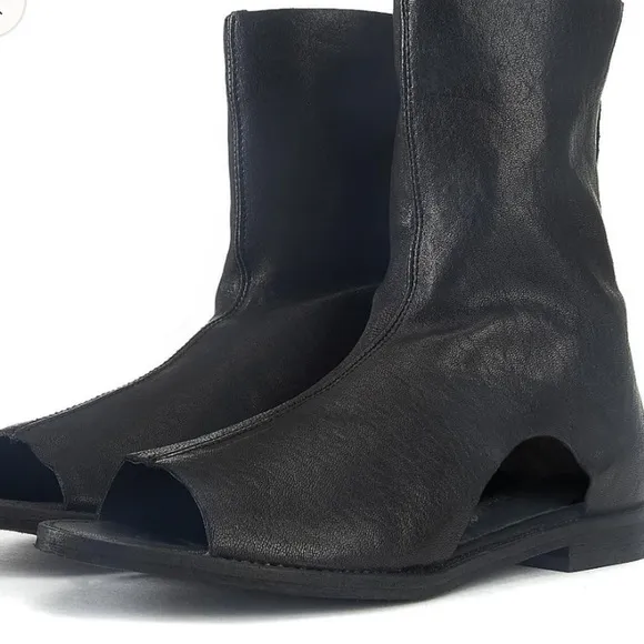Free People for Women: Ridge Runner Black Bandals size 38 sandal/boot