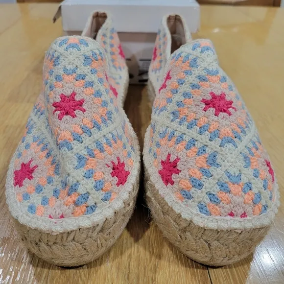 Free People Gran Villa Crochet Espadrilles in Cream and Pink NIB Sz 9