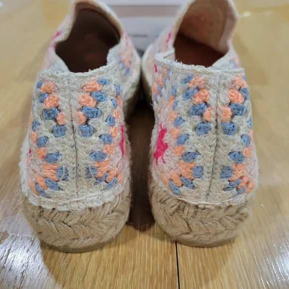 Free People Gran Villa Crochet Espadrilles in Cream and Pink NIB Sz 9