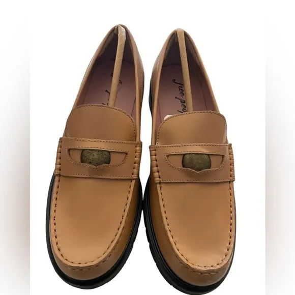 Free People Liv Leather Loafer in Camel