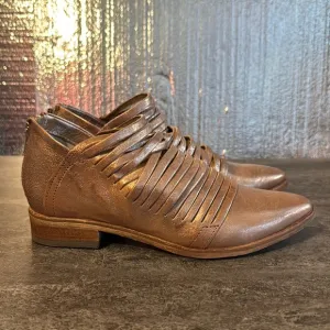 FREE PEOPLE Lost Valley Leather Ankle Boots Strappy in Gold/Bronze. Size 37