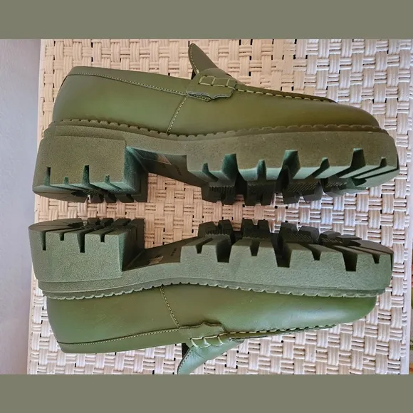 Free People NWOT Green Lyra Lug Sole Penny Loafers Sz 39.5 EU or 9 1/2 US