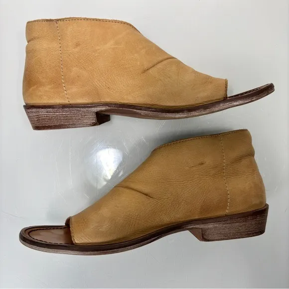 Free People Tan Leather Mont Blanc Open Toe Side Cutouts Sandals Size 38