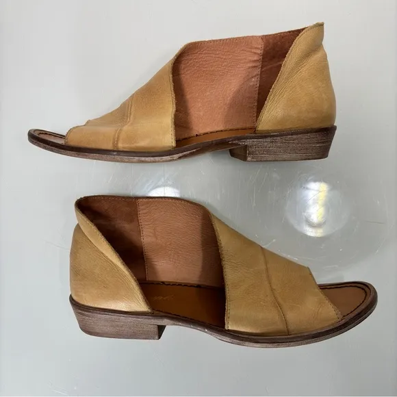 Free People Tan Leather Mont Blanc Open Toe Side Cutouts Sandals Size 38