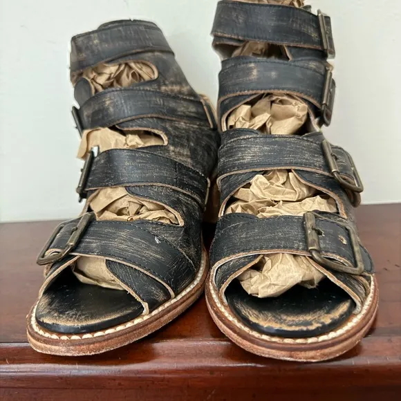 Freebird by Steven “Quail” black leather sandal in size 8
