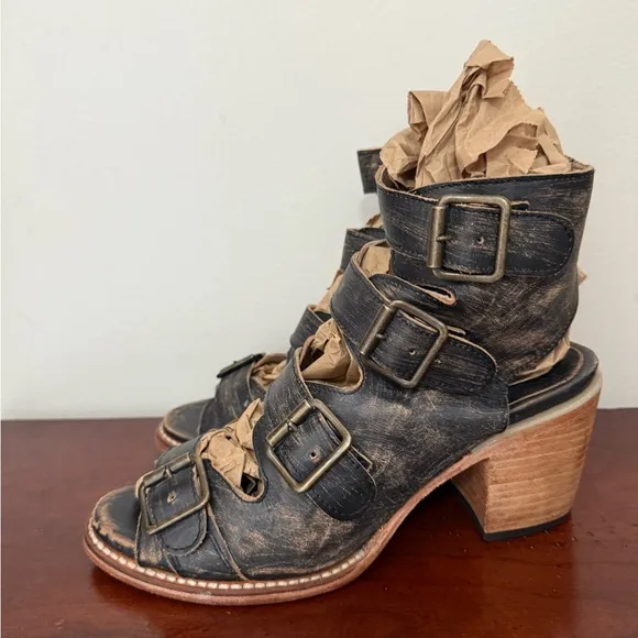 Freebird by Steven “Quail” black leather sandal in size 8